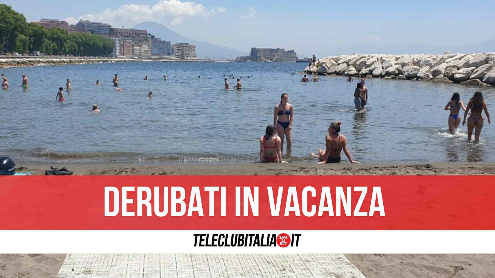 Napoli, turisti derubati a Mappatella Beach durante il bagno: portati via abiti e occhiali