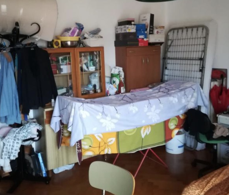 Napoli, falsi documenti per trasformare deposito in B&B: scatta il sequestro