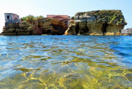 Nisida-Gaiola, stop temporaneo alla balneazione: ARPAC rileva valori non conformi