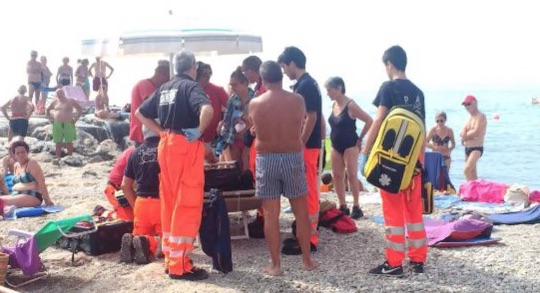 Malore improvviso in spiaggia ad Acciaroli, muore davanti agli occhi degli amici
