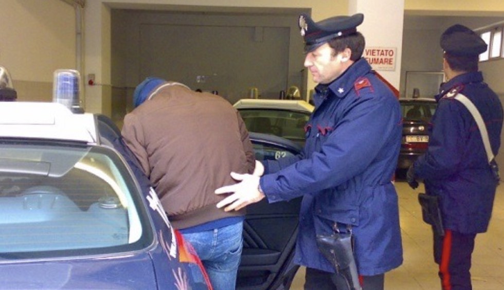 Omicidio ad Afragola, bruciata viva dal figlio: non accettava la relazione con un altro uomo