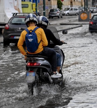 Campania, scatta l’allerta meteo gialla: piogge e temporali da mercoledì mattina