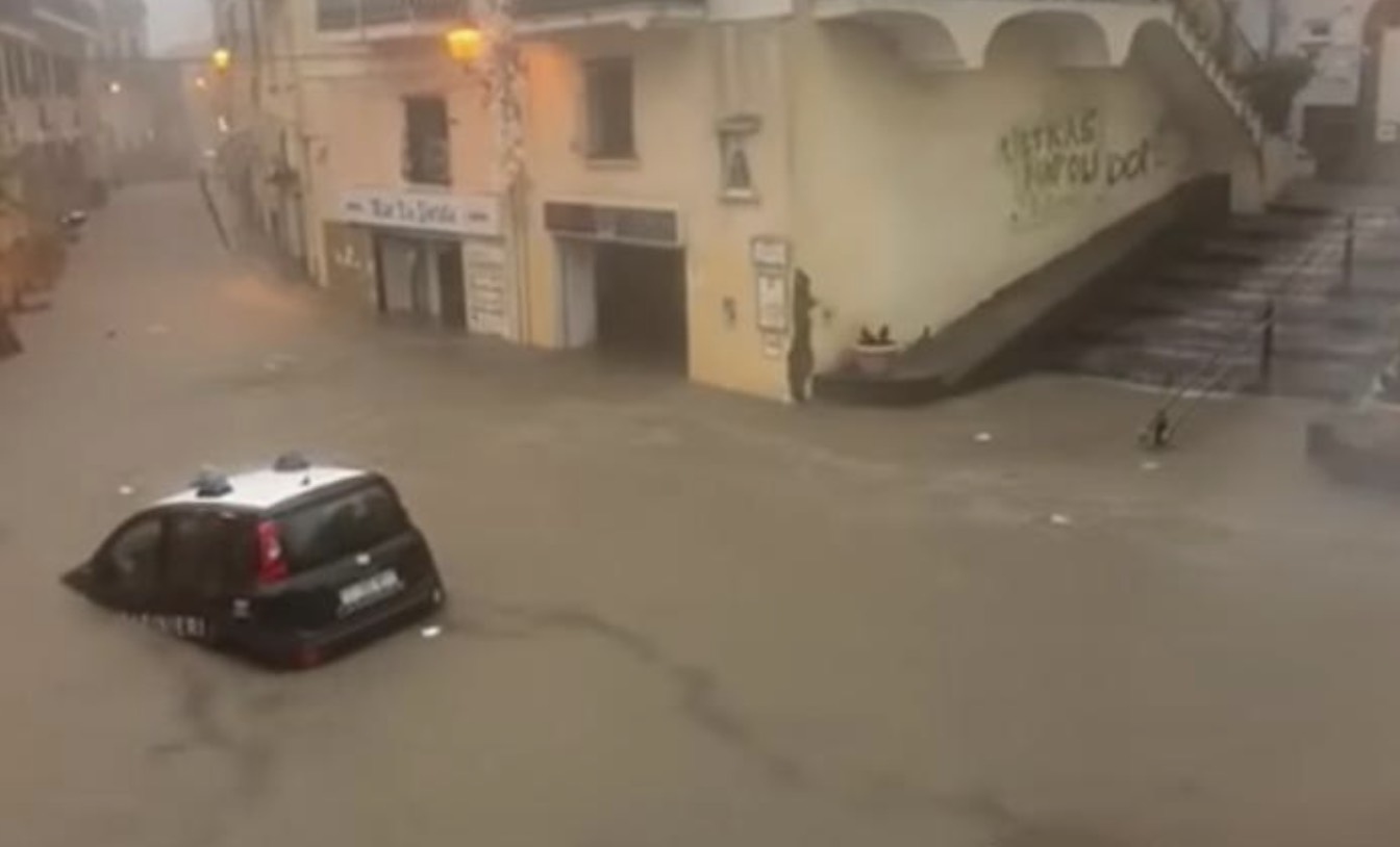 Maltempo in Campania, chiuse le scuole a Forio d’Ischia per allerta meteo