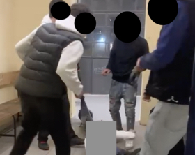 Calci, pugni e coltellate a Castellammare: arrestati tre 20enni dopo spedizione punitiva