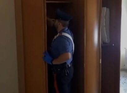 Giugliano, irreperibile da oltre un mese: 23enne trovato nell’armadio della sorella durante il blitz