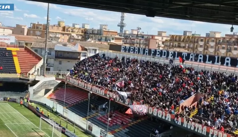Giugliano Foggia, vietata vendita biglietti a tifosi pugliesi Giugliano Foggia, vietata vendita biglietti a tifosi pugliesi
