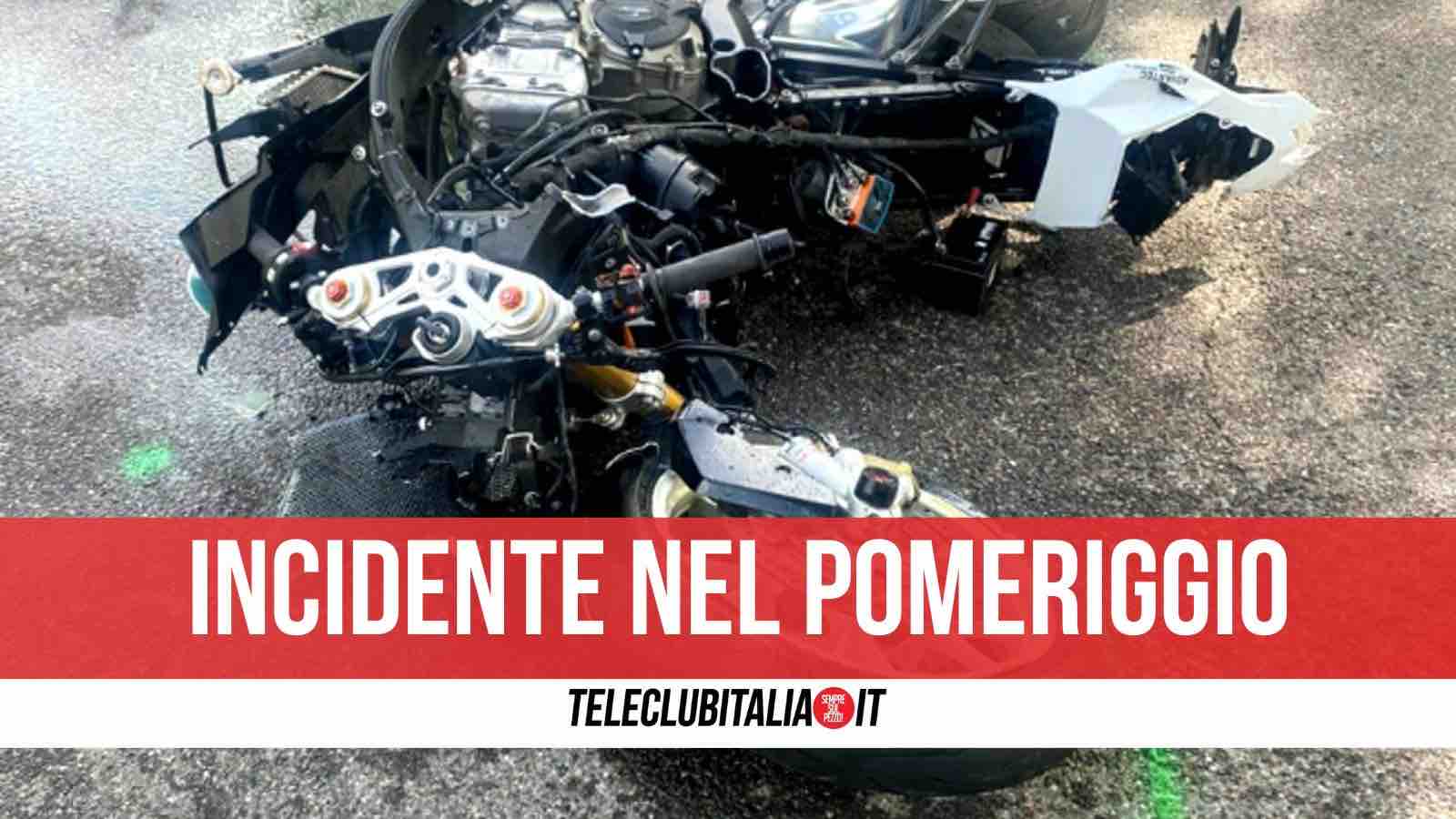 Aversa, schianto tra moto e auto lungo viale Olimpico: 25enne in gravi condizioni Aversa, schianto tra moto e auto lungo viale Olimpico: 25enne in gravi condizioni