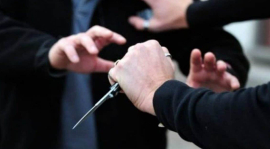Mercogliano, lite familiare degenera: 25enne accoltellato dal padre