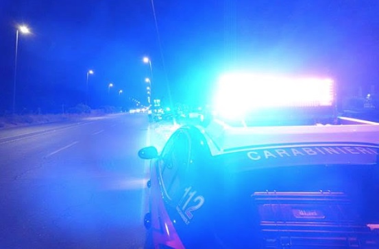 Mondragone, 25enne arrestato per spaccio: trovato con hashish e contanti durante un controllo