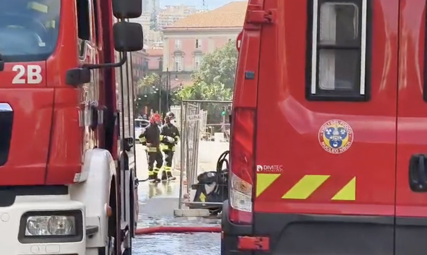 Napoli, fuga di gas tra via Foria e via Duomo: evacuate alcune palazzine, traffico in tilt