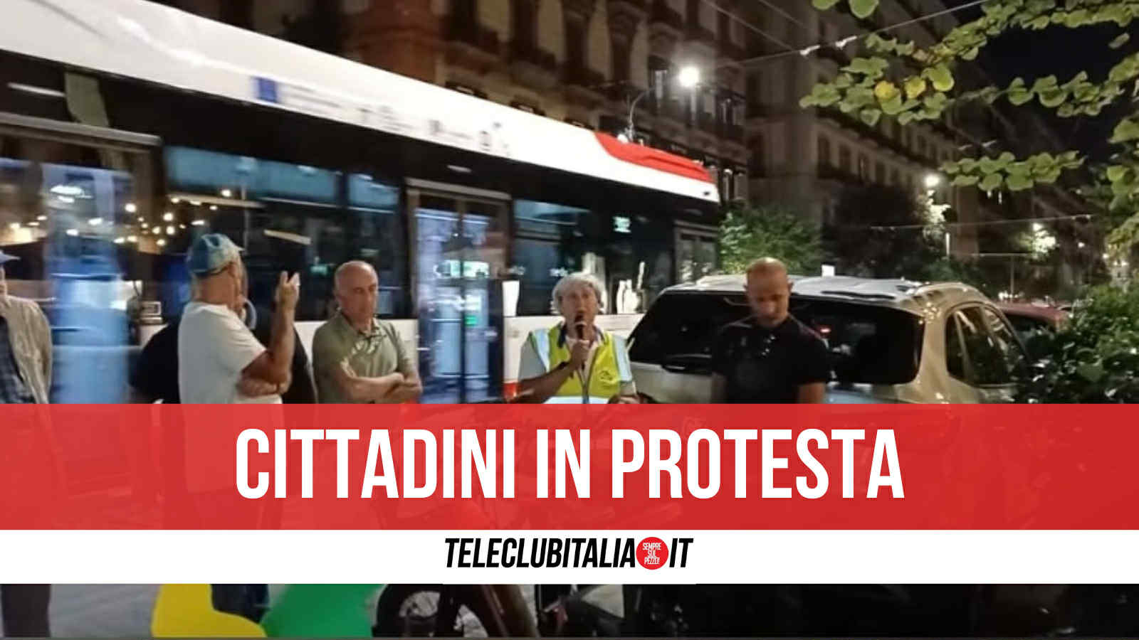 Napoli, flash mob in corso Umberto di associazioni e negozianti: “Basta alla strage dei pedoni”