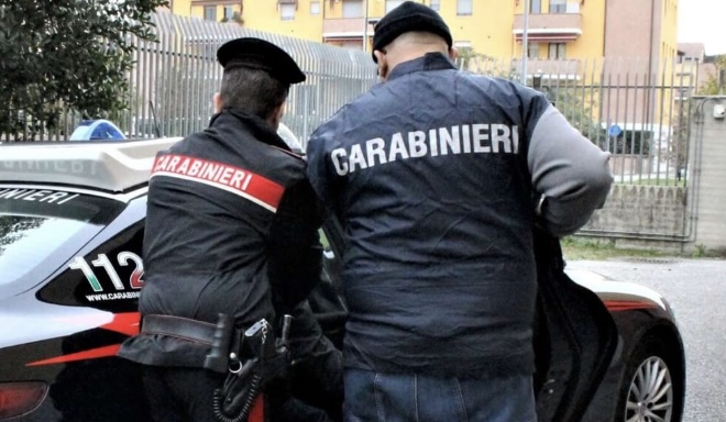Poggiomarino, sperona la gazzella dei Carabinieri: arrestato 26enne senza patente