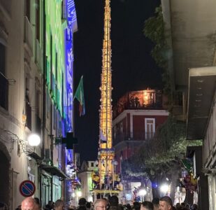Villaricca, 18enne picchiato dal branco durante la festa dei gigli