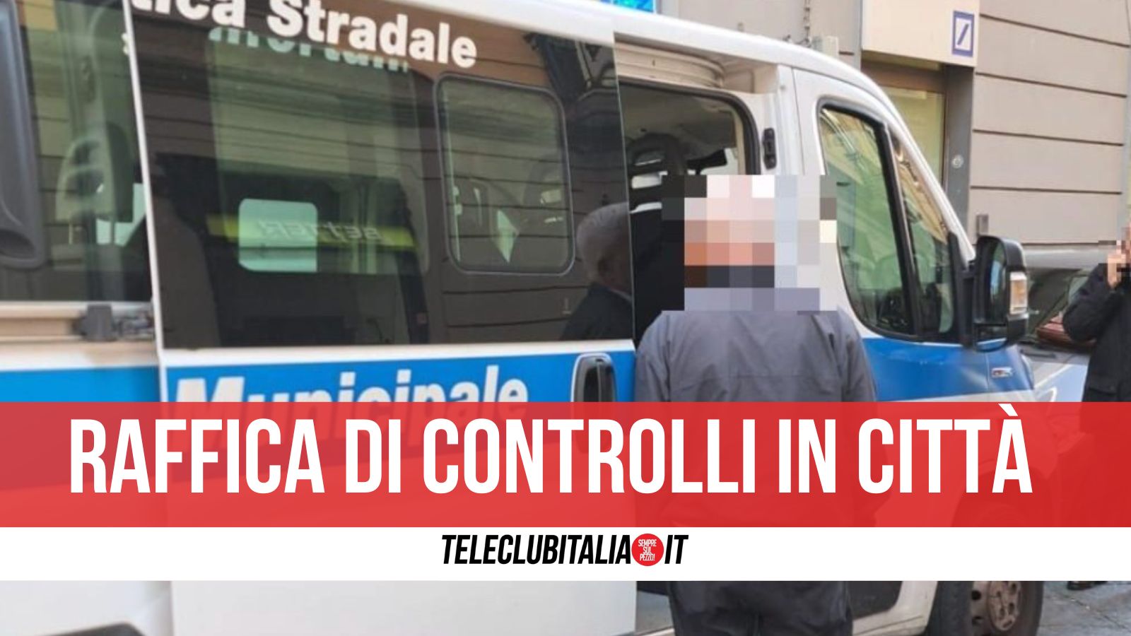 napoli polizia locale in azione bloccato parcheggiatore abusivo e sequestrato cantiere edile non autorizzato