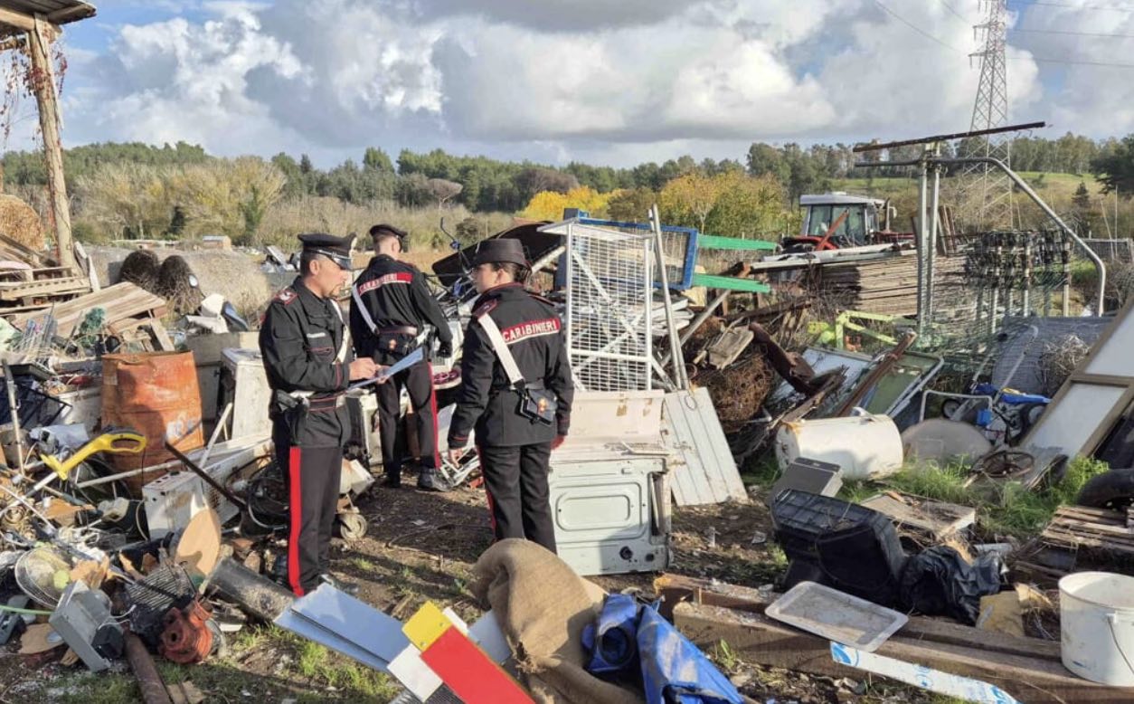 Giugliano. Scoperta discarica abusiva: arrestato 64enne, sequestrata un’area di 650 mq