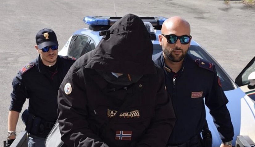 Napoli, tre rapine in poche ore: arrestato 25enne incastrato dalle telecamere
