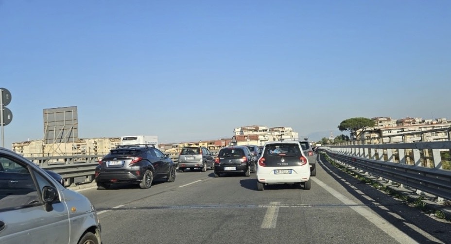 Asse Mediano: chiusa l’entrata di Mugnano verso Capodichino. Circumvallazione in tilt