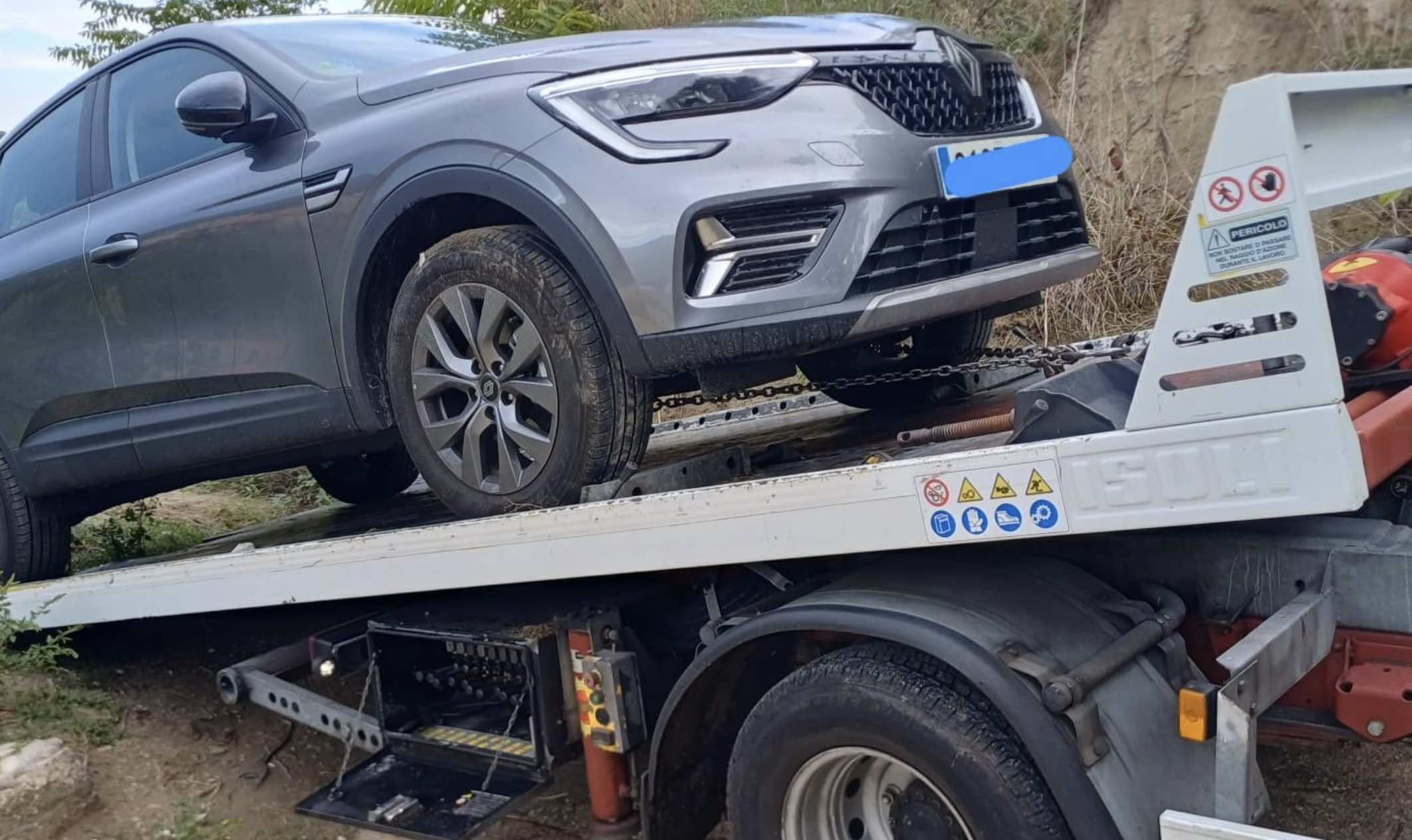 Napoli, auto rubata all'aeroporto di Barcellona ritrovata a Pianura