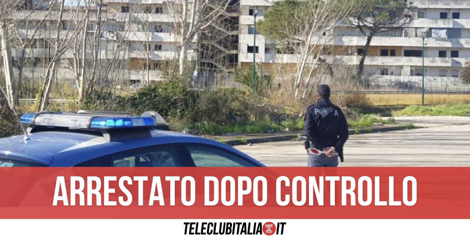 scampia 21enne trovato in casa con una pistola nello stabile anche droga e altre armi