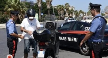 Chiaiano, barista in panne col motorino: i Carabinieri lo aiutano e scoprono la droga negli slip
