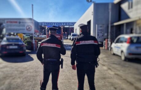 Esplosione in un’officina di autodemolizioni a Pomigliano: tre operai feriti, uno in pericolo di vita
