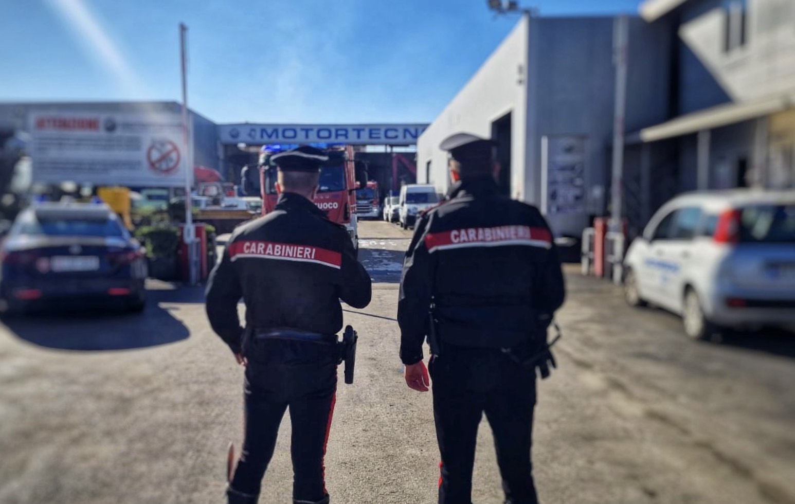 Esplosione in un’officina di autodemolizioni a Pomigliano: tre operai feriti, uno in pericolo di vita