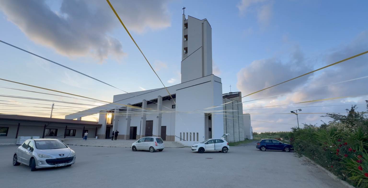 Lago Patria, bambini vestiti da santi nella Chiesa della Sacra Famiglia: l’alternativa cristiana ad Halloween