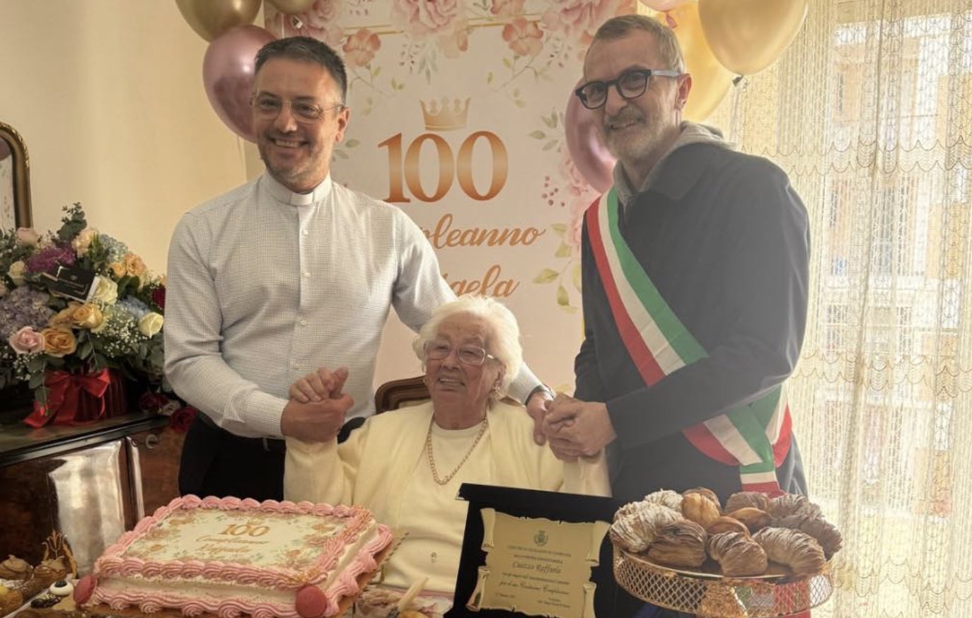 Giugliano, in via San Rocco i 100 anni di nonna Raffaela