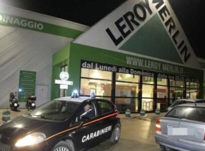 Giugliano, si fingevano impiegati di banca per ottenere codici delle carte di credito: sgominata banda di truffatori: 11 arresti