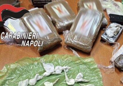 Licola, la sua casa era diventata una "piazza di spaccio": arrestato 19enne