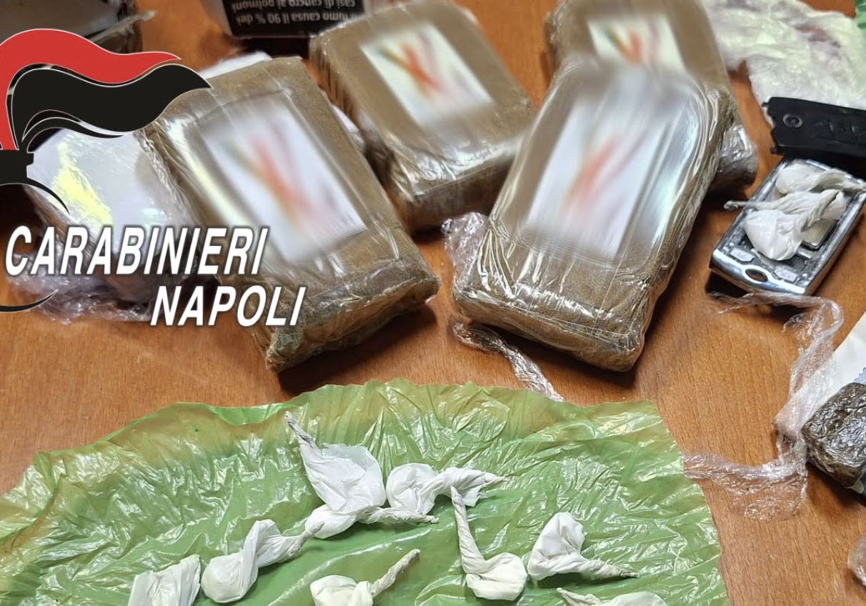 Licola, la sua casa era diventata una "piazza di spaccio": arrestato 19enne