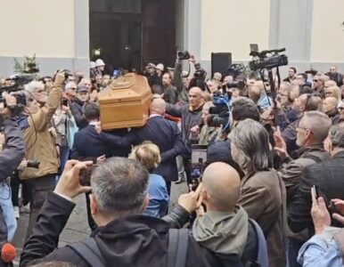 Miano, il giorno del lutto: quartiere si raccoglie per salutare James Senese