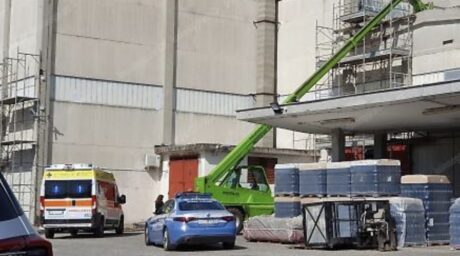 Incidente su lavoro a Mugnano, volo di 7 metri: operaio muore in ospedale