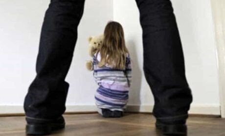 Napoli. Minorenne abusata e filmata durante i rapporti: il materiale veniva condiviso online: arrestato giovane