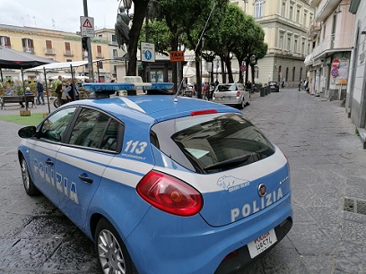 Nola, clochard pestato da branco di giovani: calci e pugni “per divertimento” Nola, clochard pestato da branco di giovani: calci e pugni “per divertimento”