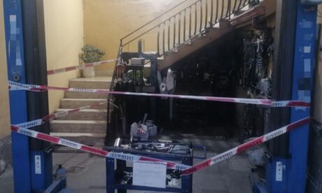 Officina trasformata in discarica di rifiuti pericolosi: arrestato un 57enne di Grazzanise. Scatta il sequestro