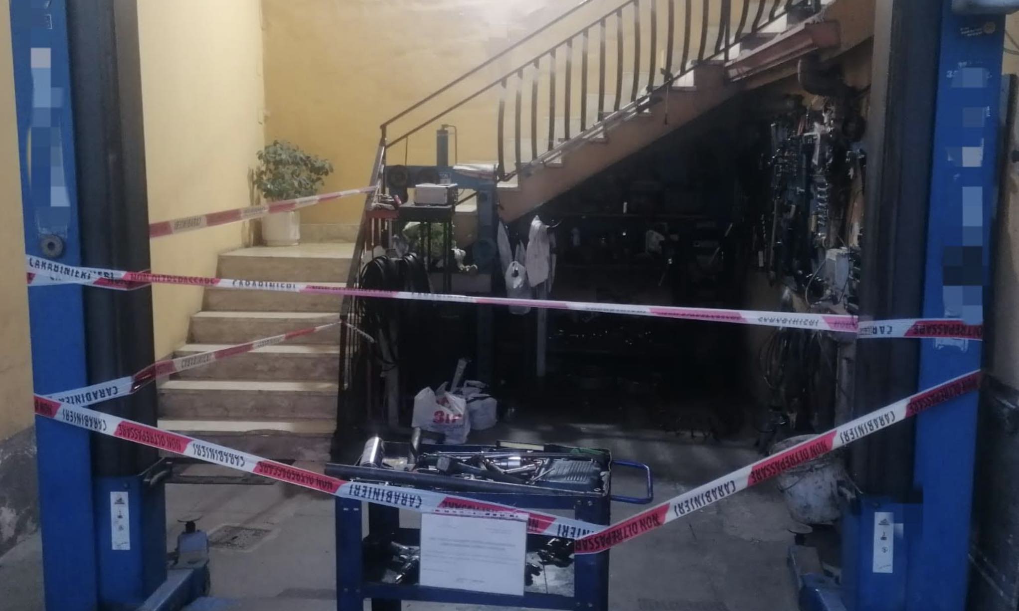 Officina trasformata in discarica di rifiuti pericolosi: arrestato un 57enne di Grazzanise. Scatta il sequestro