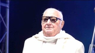 Pino Mauro compie 70 anni di carriera, grande concerto a Villaricca, con grandi artisti e immensa commozione.