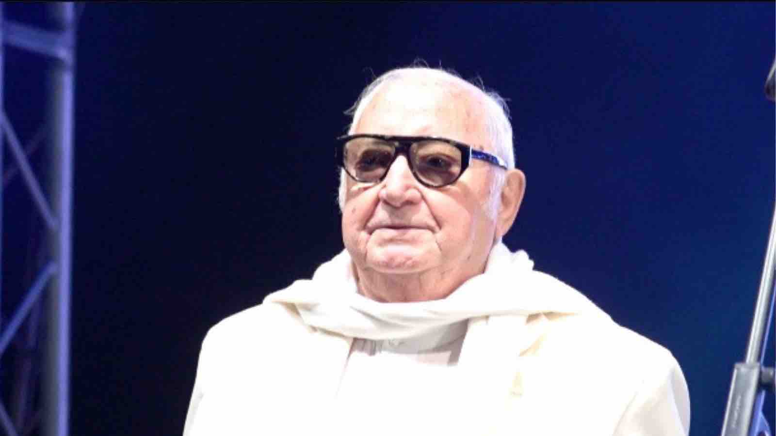 Pino Mauro compie 70 anni di carriera, grande concerto a Villaricca, con grandi artisti e immensa commozione.