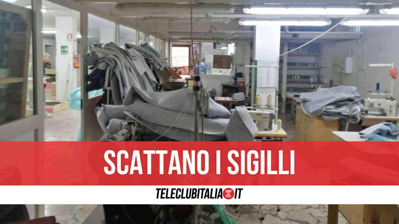 blitz della polizia municipale a giugliano sequestrata fabbrica abusiva di divani