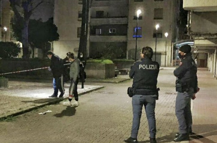 Napoli, tentativo di rapina finisce nel sangue: 39enne ferito da un colpo di pistola