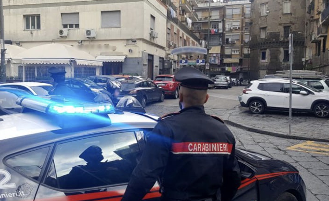 Napoli, accerchiato e picchiato senza motivo con un ramo di palma: 52enne in ospedale Napoli, accerchiato e picchiato senza motivo con un ramo di palma: 52enne in ospedale