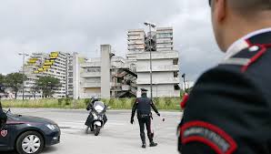 scampia arrestati marito e moglie droga armi katana
