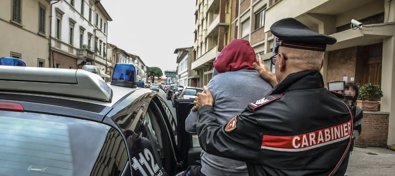 Terzigno, follia in condominio: chiude l’acqua alla vicina e la accoltella al petto