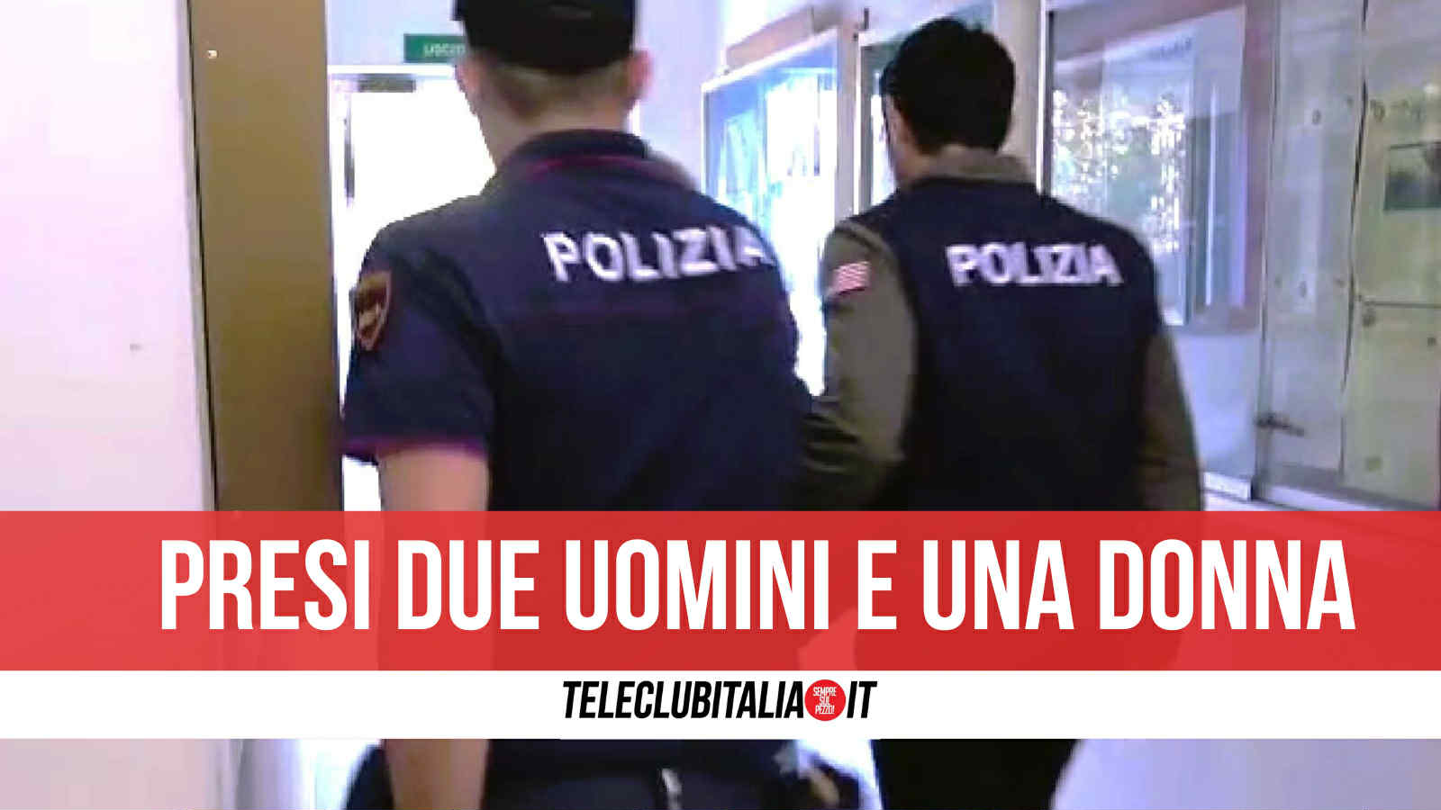 Napoli, blitz in un vicolo: sorpresi in casa con la droga aggrediscono gli agenti. Arrestati Napoli, blitz in un vicolo: sorpresi in casa con la droga aggrediscono gli agenti. Arrestati