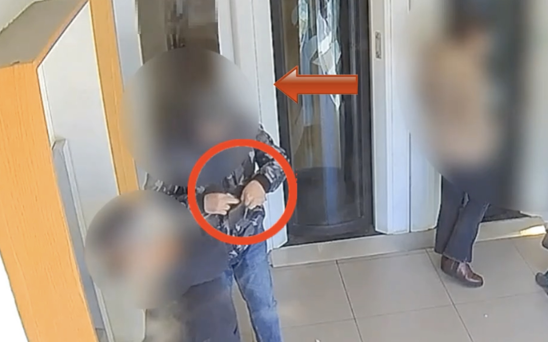 Si finge cieco per 20 anni per incassare pensione: arrestata coppia a Castellammare di Stabia