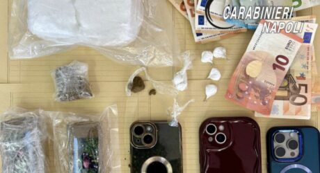 Villaricca, blitz antidroga nella notte: arrestato 21enne con 69 dosi di cocaina e crack