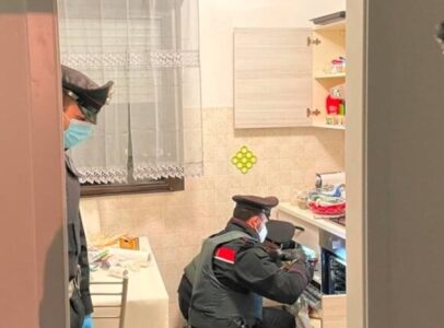 Pozzuoli, blitz antidroga: arrestati un 42enne, un 57enne e la figlia 30enne
