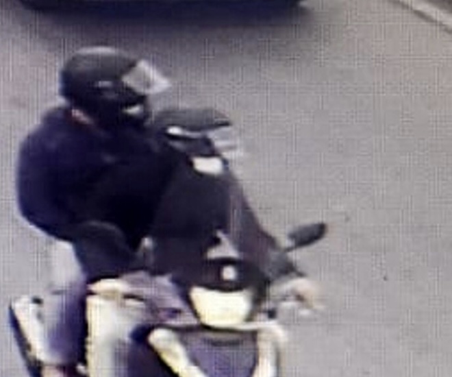 Da Napoli a Milano per rubare orologi con la tecnica "dello specchietto": due arresti