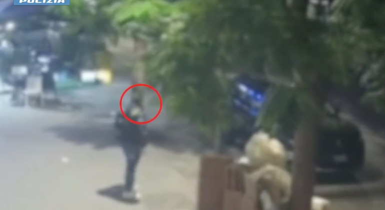 secondigliano ruba borsa arrestato